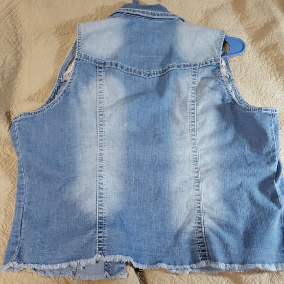 Maurices Vest Plus size 2 - Picture 2 of 2